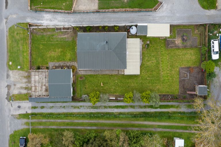 Photo of property in 23 Cross Street, Coalgate, 7673