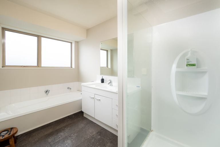 Photo of property in 92 Milns Road, Halswell, Christchurch, 8025