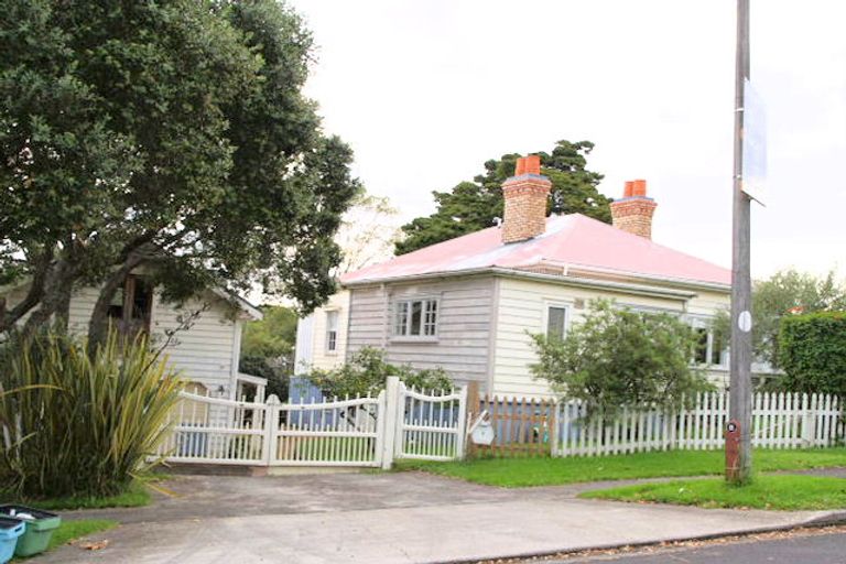 Photo of property in 1 Howe Street, Howick, Auckland, 2014