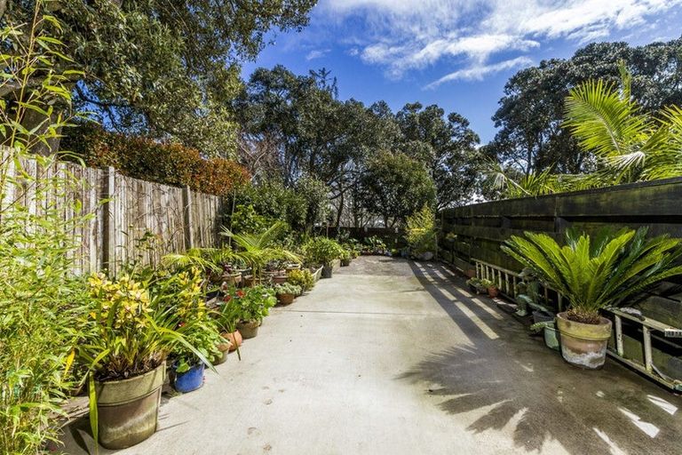 Photo of property in 4/30 Castor Bay Road, Castor Bay, Auckland, 0620