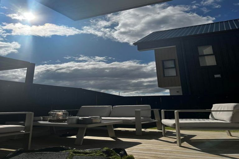 Photo of property in 42 Glidepath Road, Hobsonville, Auckland, 0616