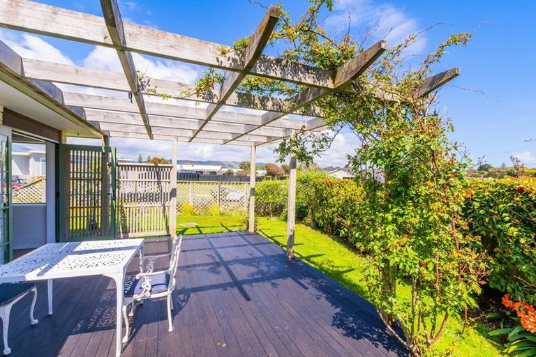 Photo of property in 7 Tobys Way, Waikanae Beach, Waikanae, 5036