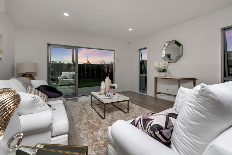 Photo of property in 36 Lumbarda Drive, Kumeu, 0810
