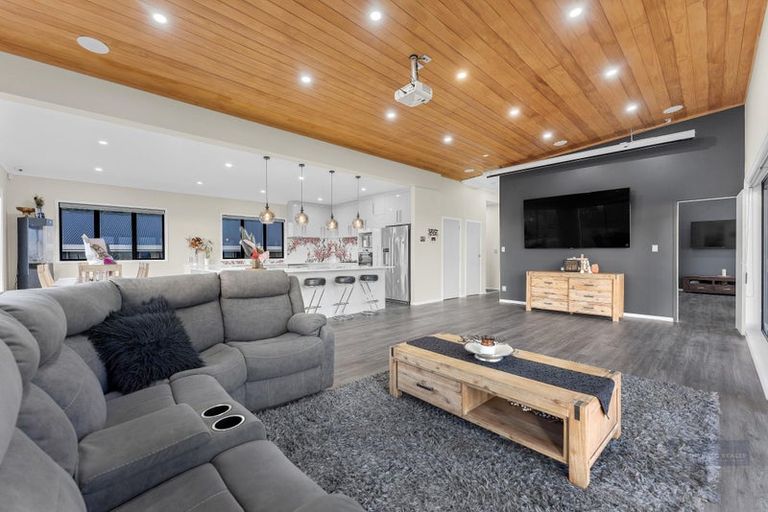 Photo of property in 1 Leven Lane, Totara Heights, Auckland, 2105