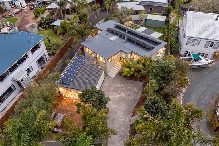Photo of property in 20 Rawhiti Road, Manly, Whangaparaoa, 0930