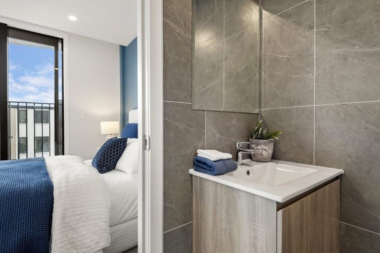 Photo of property in 2/19 Windlass Street, Long Bay, Auckland, 0630