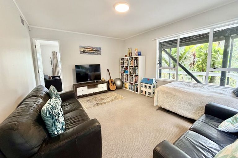 Photo of property in 42 Ravenstone Place, Chatswood, Auckland, 0626