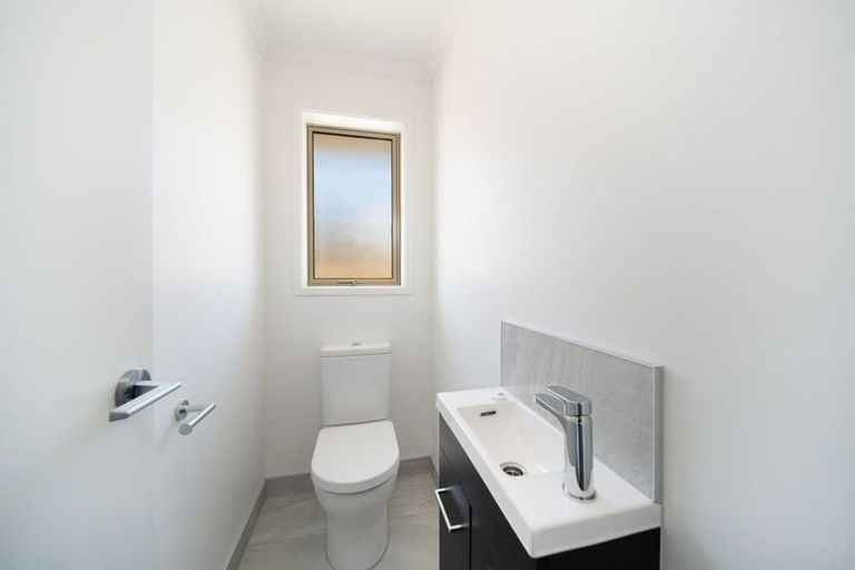 Photo of property in 91 Kaurinui Crescent, One Tree Point, 0118