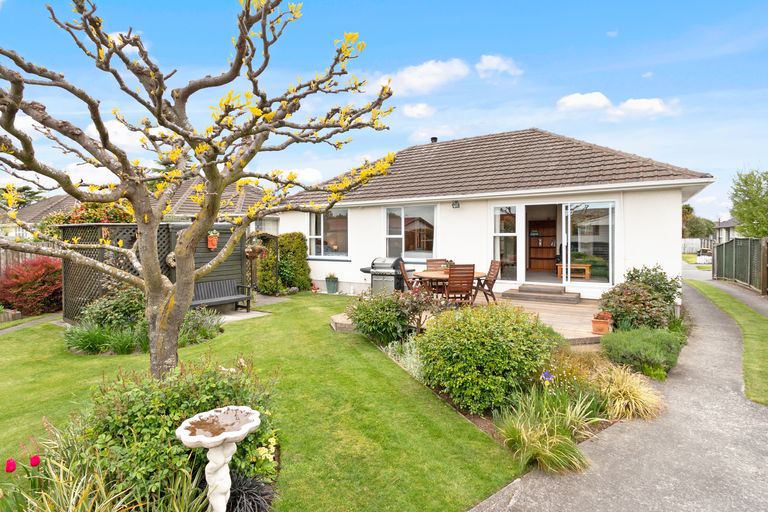 Photo of property in 15 Hillary Crescent, Upper Riccarton, Christchurch, 8041