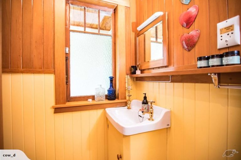 Photo of property in 89 Sunnyside Road, Sunnyvale, Auckland, 0612