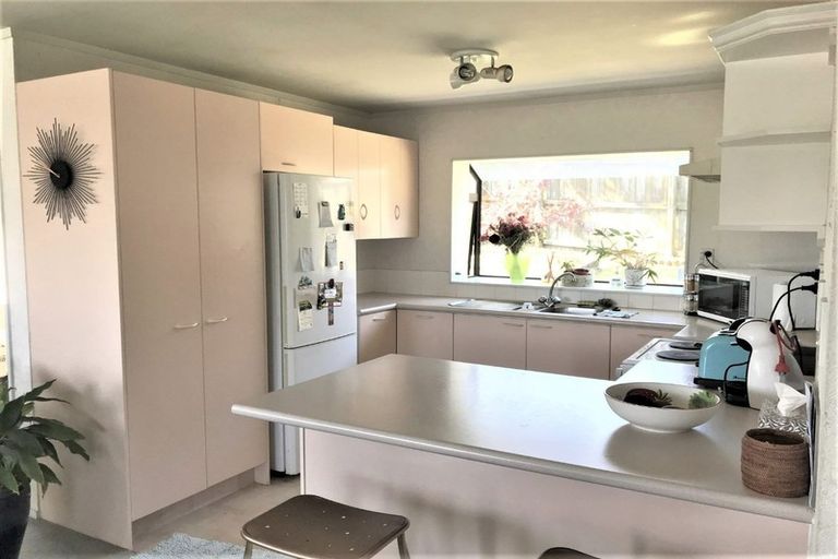 Photo of property in 2 Sherpa Place, Massey, Auckland, 0614