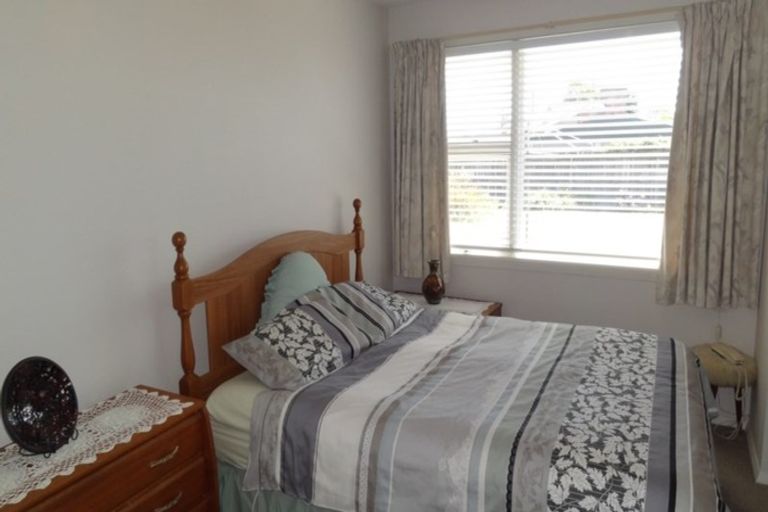 Photo of property in 44 Wychwood Crescent, Bishopdale, Christchurch, 8053