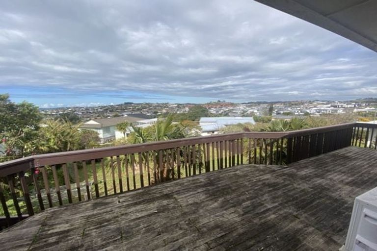 Photo of property in 18 Fairway Avenue, Red Beach, 0932