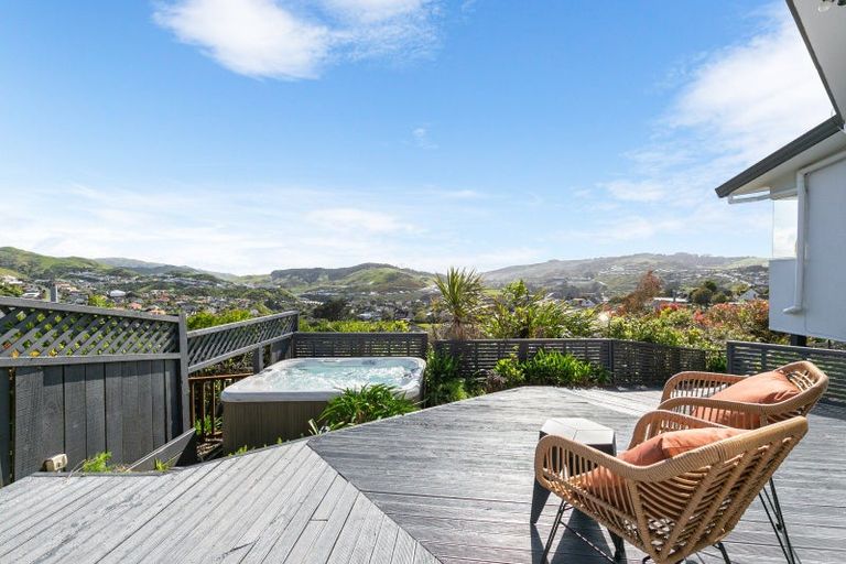 Photo of property in 14 Huxley Grove, Churton Park, Wellington, 6037