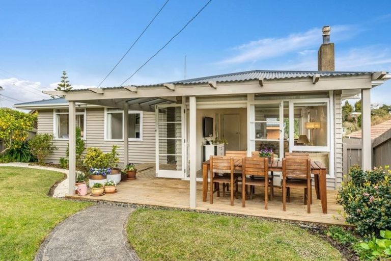Photo of property in 1/51 Selwyn Crescent, Forrest Hill, Auckland, 0620