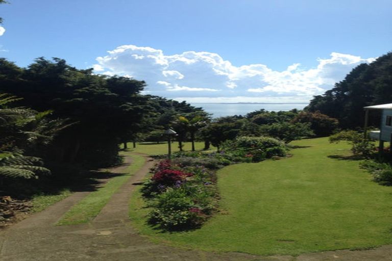 Photo of property in 95 Cornwallis Road, Cornwallis, Auckland, 0604