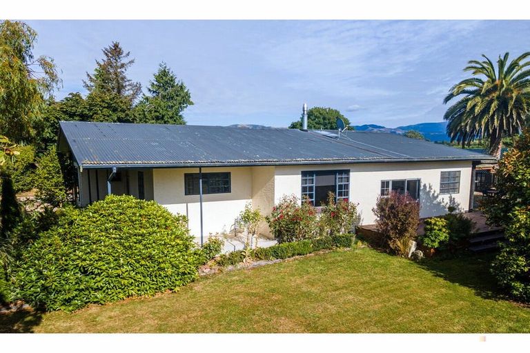 Photo of property in 72 Timaru Road, Waimate, 7924