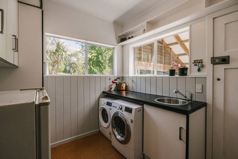 Photo of property in 200 Aokautere Drive, Fitzherbert, Palmerston North, 4471