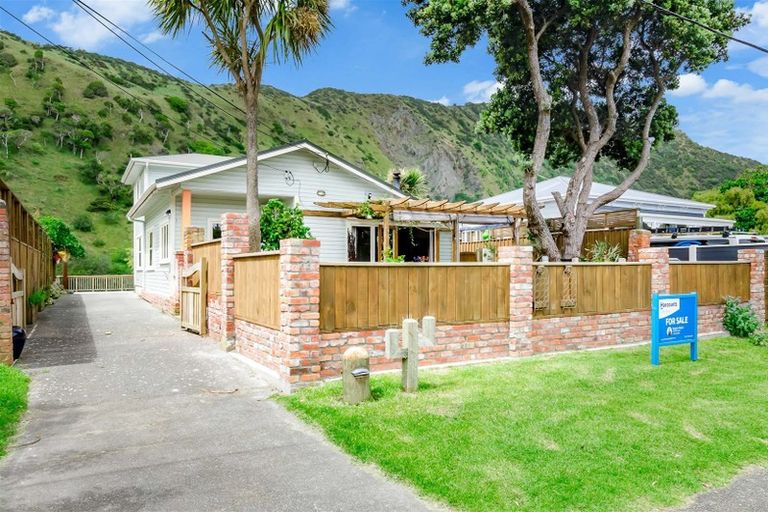 Photo of property in 72 Tilley Road, Paekakariki, 5034