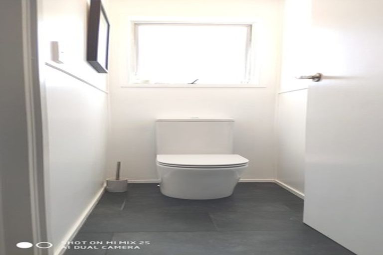 Photo of property in 15 Kelman Road, Kelston, Auckland, 0602