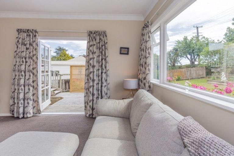 Photo of property in 61 Kawiu Road, Levin, 5510