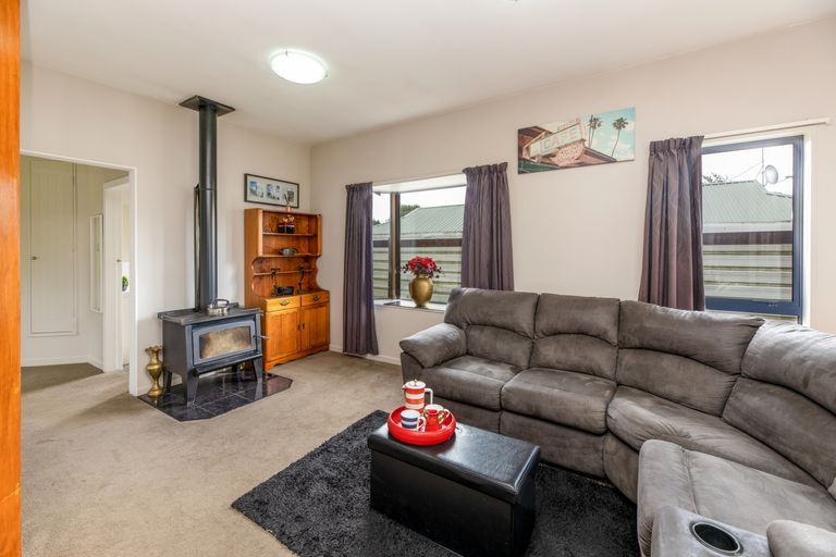 Photo of property in 23 Cross Street, Coalgate, 7673