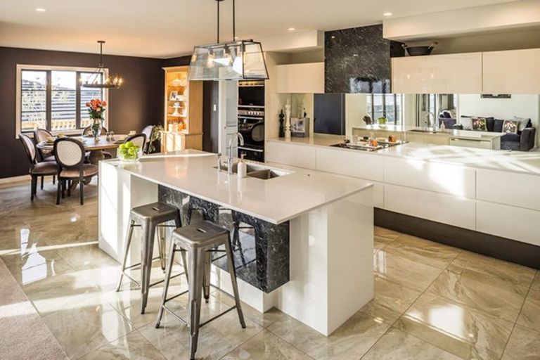 Photo of property in 88 Queen Charlotte Drive, Aotea, Porirua, 5024