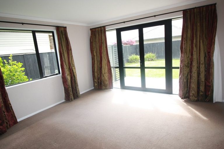 Photo of property in 17 Cleveland Heights, Kelvin Grove, Palmerston North, 4414