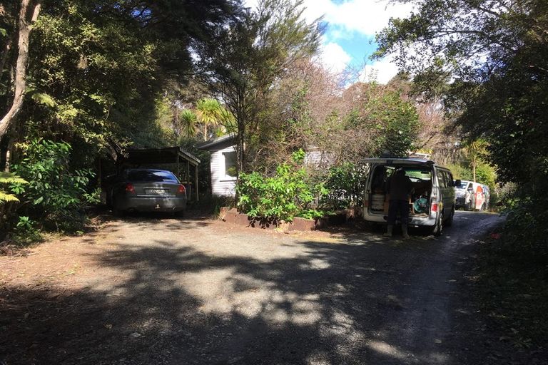 Photo of property in 1060 Sandspit Road, Sandspit, Warkworth, 0982