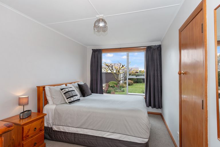 Photo of property in 15 Hillary Crescent, Upper Riccarton, Christchurch, 8041