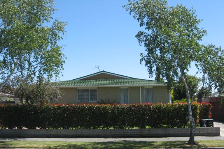 Photo of property in 2/35 Oldwood Street, Bishopdale, Christchurch, 8053