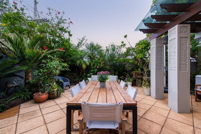 Photo of property in 15a Ocean View Road, Milford, Auckland, 0620