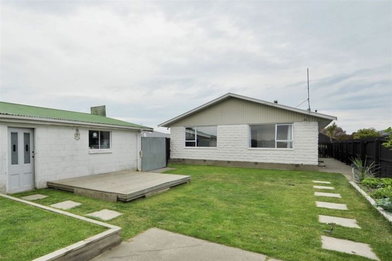 Photo of property in 167 Queenspark Drive, Parklands, Christchurch, 8083