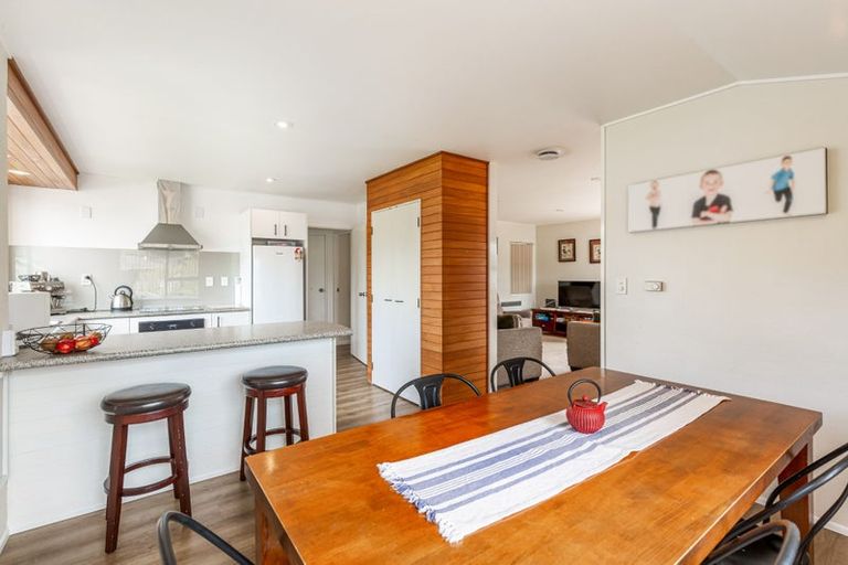 Photo of property in 2/17 Duncan Avenue, Te Atatu South, Auckland, 0610