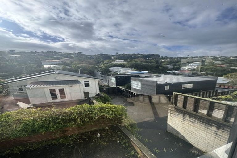 Photo of property in 6 Tiketike Way, Brooklyn, Wellington, 6021