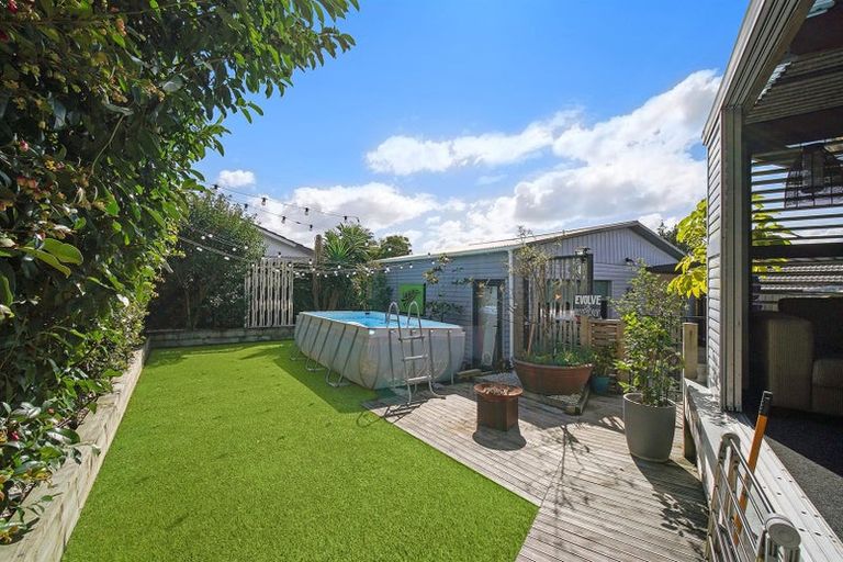 Photo of property in 3 Frostbite Place, Ranui, Auckland, 0612