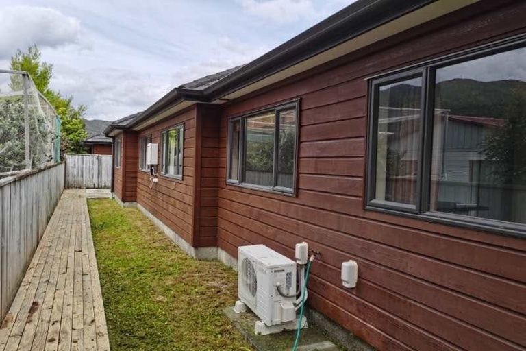 Photo of property in 37 Moana Grove, Waiwhetu, Lower Hutt, 5010