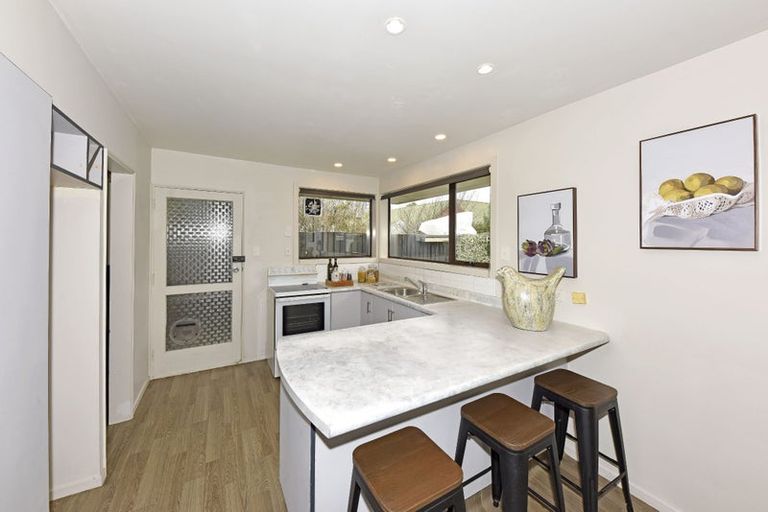 Photo of property in 2/23 Broadfell Avenue, Avonhead, Christchurch, 8042