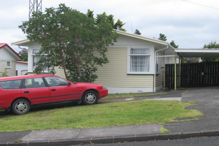 Photo of property in 2/16 Ramillies Place, Glenfield, Auckland, 0629