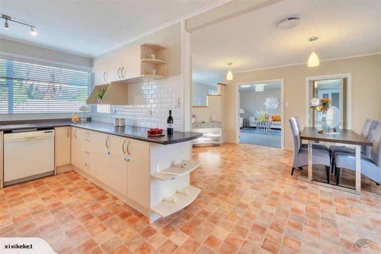 Photo of property in 81 Sturges Road, Henderson, Auckland, 0612