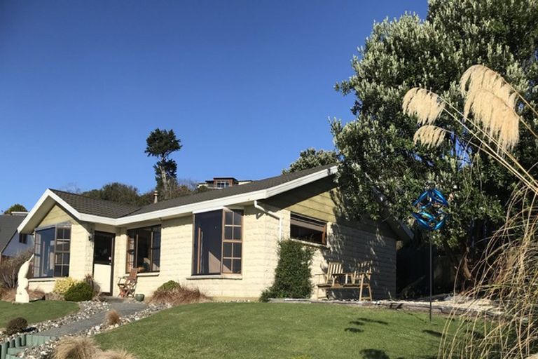 Photo of property in 100 Marine Parade, Bluff, 9814
