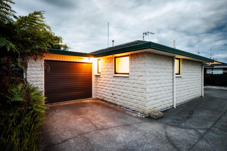 Photo of property in 4/64 Albert Street, Palmerston North, 4414