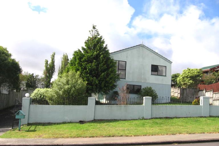 Photo of property in 2/23 Sungrove Rise, Sunnyvale, Auckland, 0612