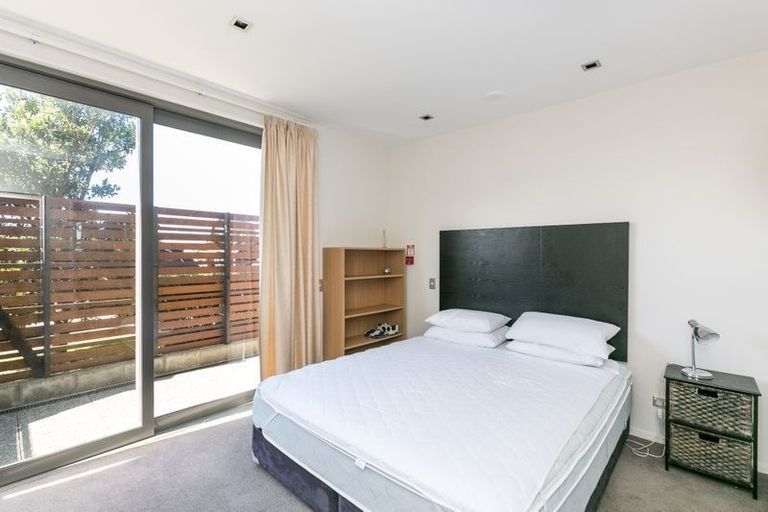 Photo of property in Patent 326 Apartments, 326 Evans Bay Parade, Hataitai, Wellington, 6021