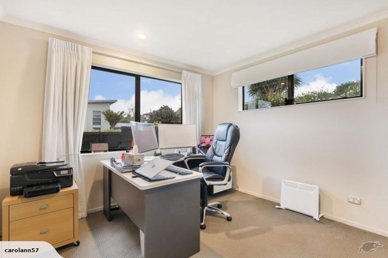Photo of property in 2 Ellivani Rise, Pukekohe, 2120