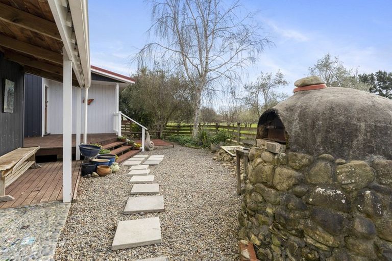 Photo of property in 103 Waikawa Beach Road, Manakau, Levin, 5573