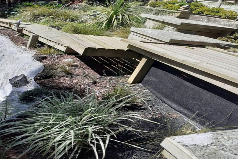 Photo of property in 8 Pararewa Drive, Whalers Gate, New Plymouth, 4310