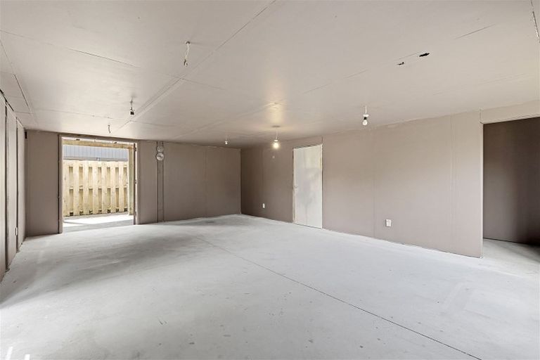 Photo of property in 1/27 Woodglen Road, Glen Eden, Auckland, 0602