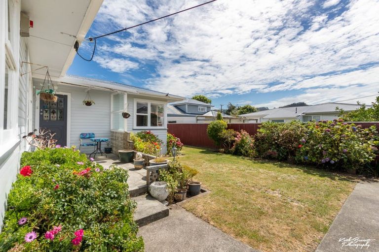Photo of property in 33 Garden Road, Avalon, Lower Hutt, 5011