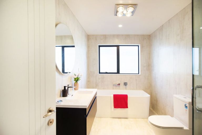 Photo of property in 5 Babos Avenue, Kumeu, 0810